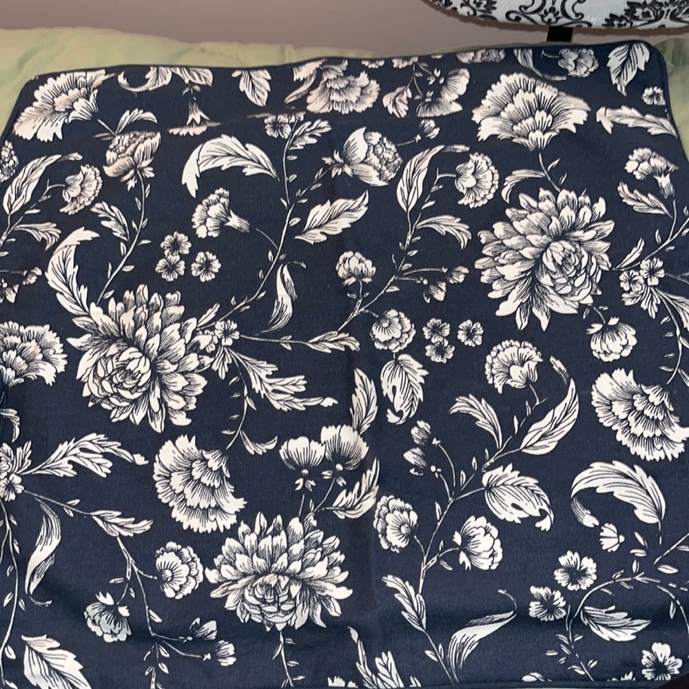 Outdoor pillow covers